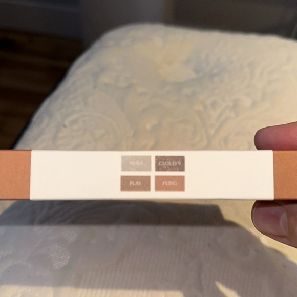 COMPLEX CULTURE | Baked Highlighter & Bronzer Quad. Aura, cloud 9, play, fling - Picture 3 of 5